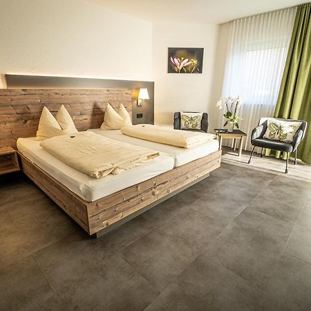 Hotel- Restaurant Zum Schwan Waldfischbach-Burgalben ภายนอก รูปภาพ