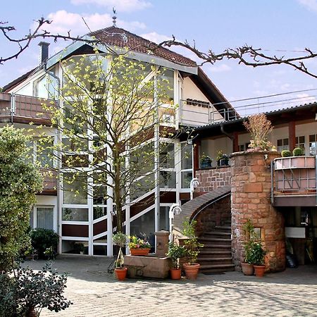 Hotel- Restaurant Zum Schwan Waldfischbach-Burgalben ภายนอก รูปภาพ