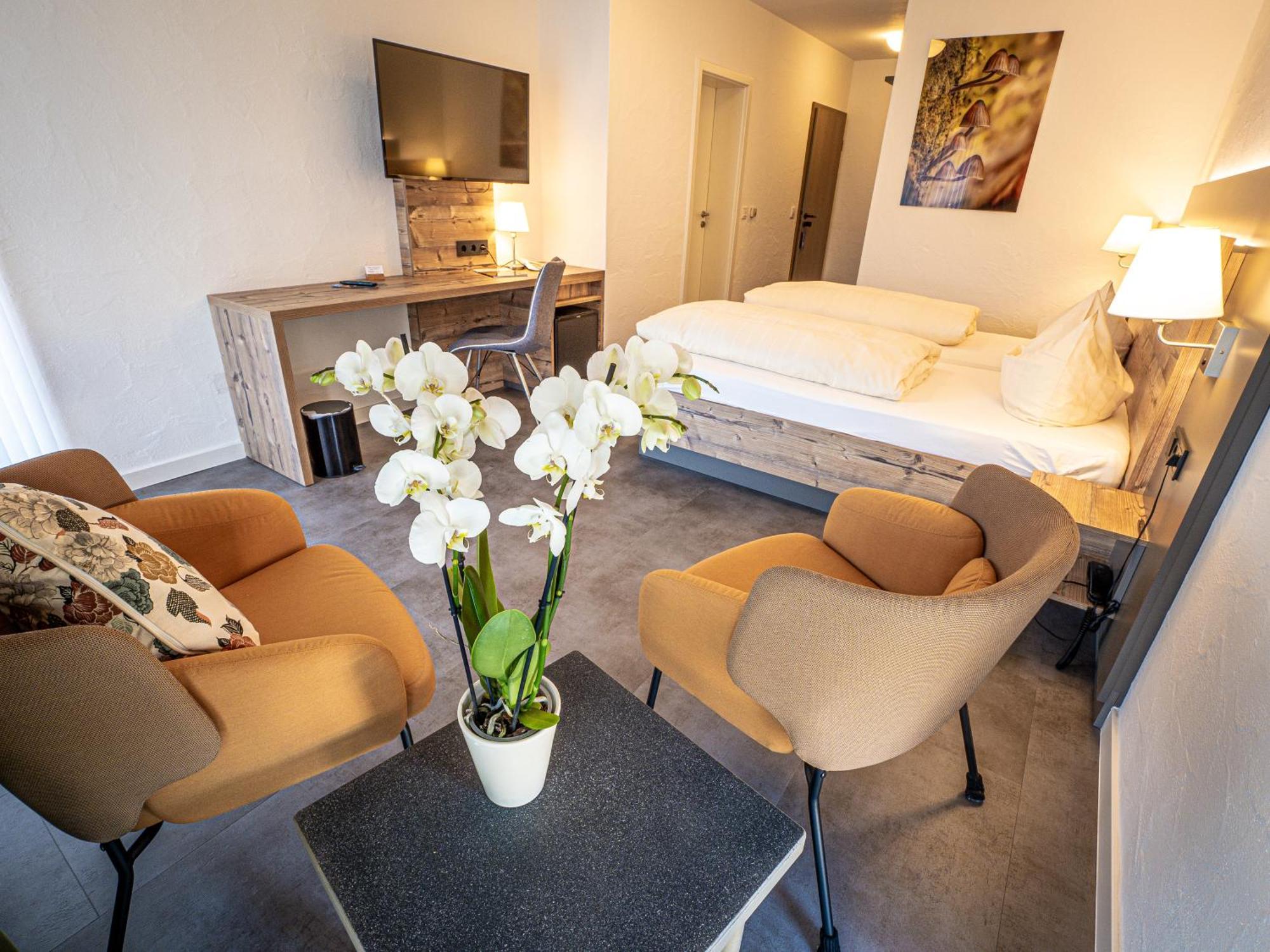 Hotel- Restaurant Zum Schwan Waldfischbach-Burgalben ภายนอก รูปภาพ