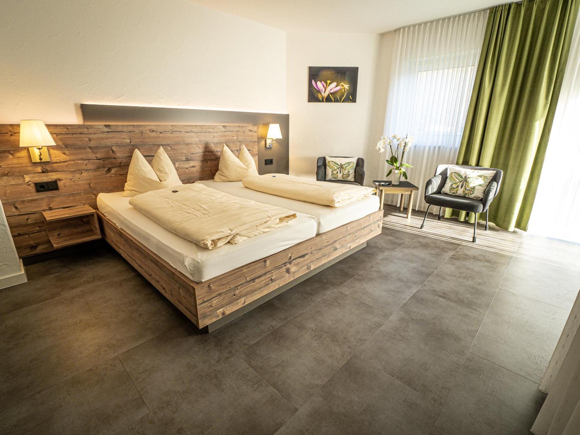 Hotel- Restaurant Zum Schwan Waldfischbach-Burgalben ภายนอก รูปภาพ