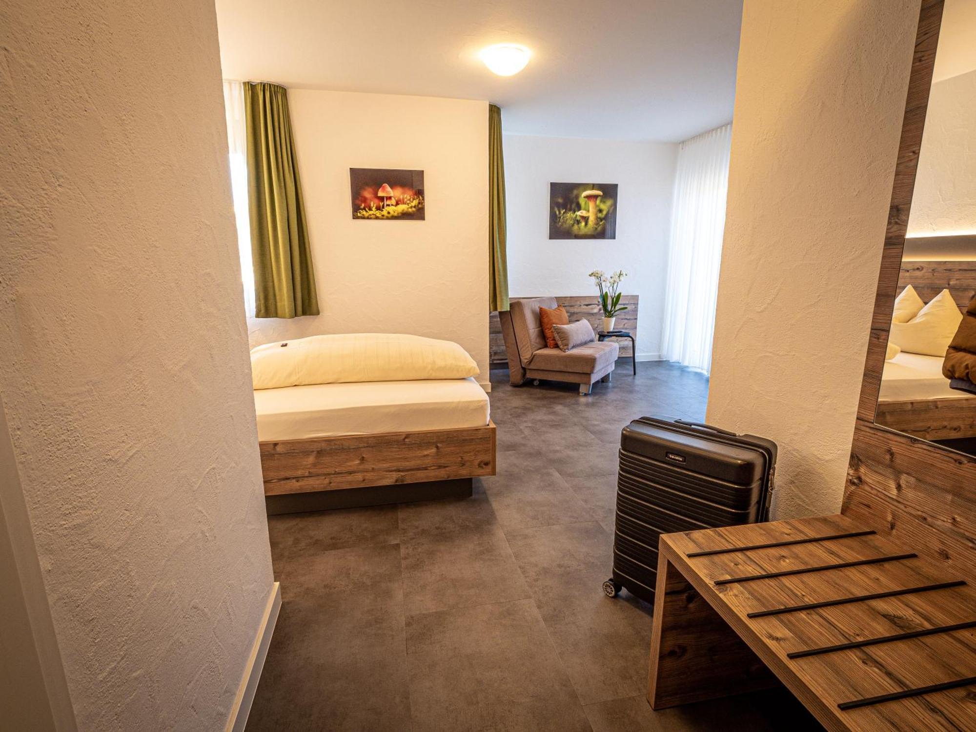 Hotel- Restaurant Zum Schwan Waldfischbach-Burgalben ภายนอก รูปภาพ