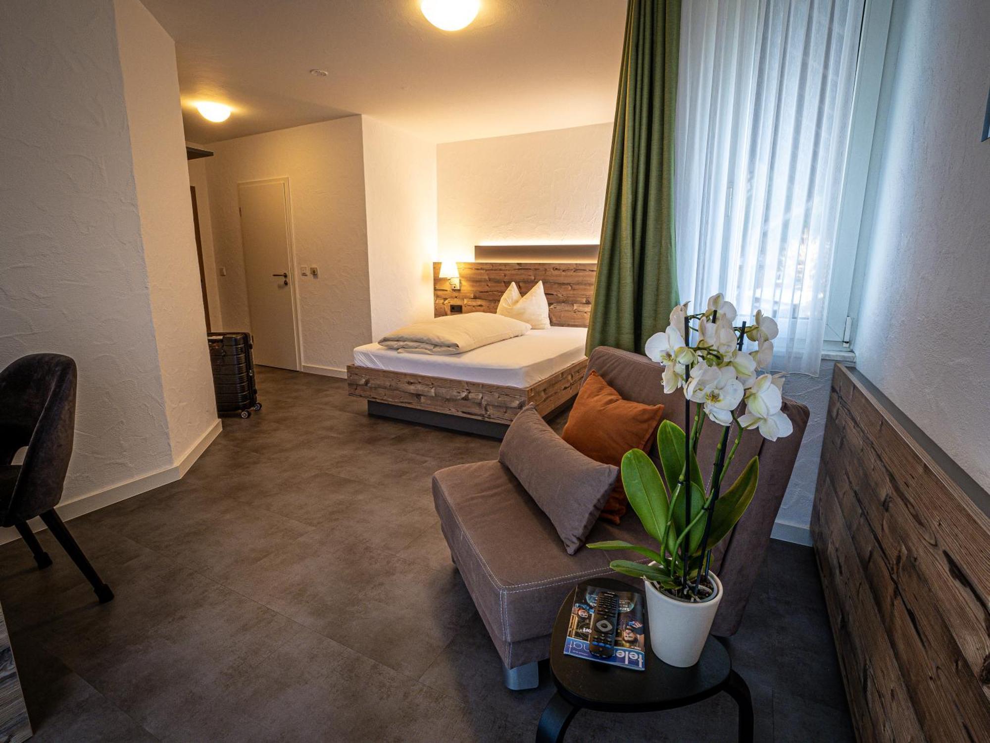 Hotel- Restaurant Zum Schwan Waldfischbach-Burgalben ภายนอก รูปภาพ