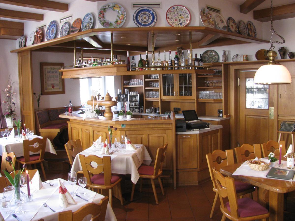 Hotel- Restaurant Zum Schwan Waldfischbach-Burgalben ภายนอก รูปภาพ