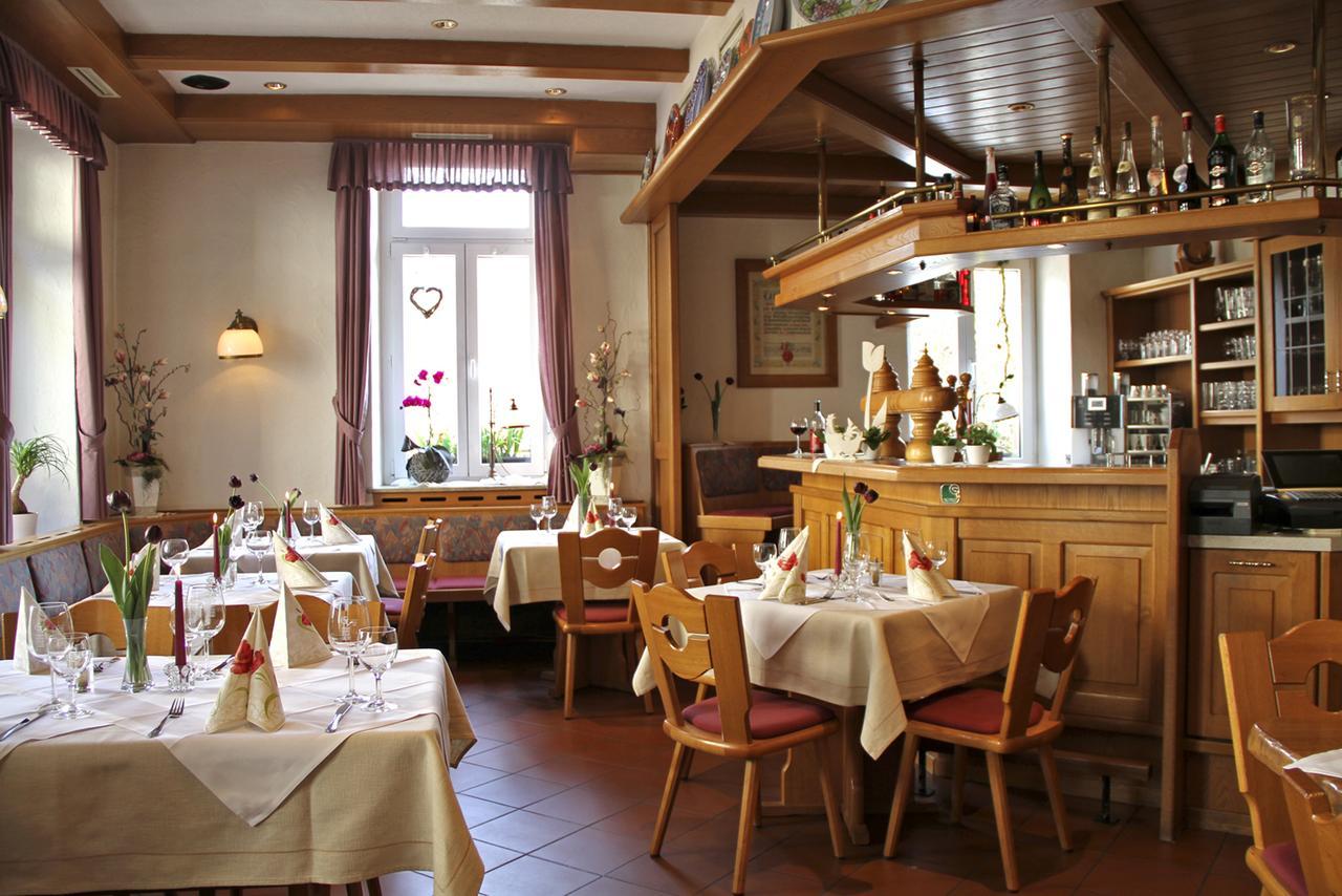 Hotel- Restaurant Zum Schwan Waldfischbach-Burgalben ภายนอก รูปภาพ