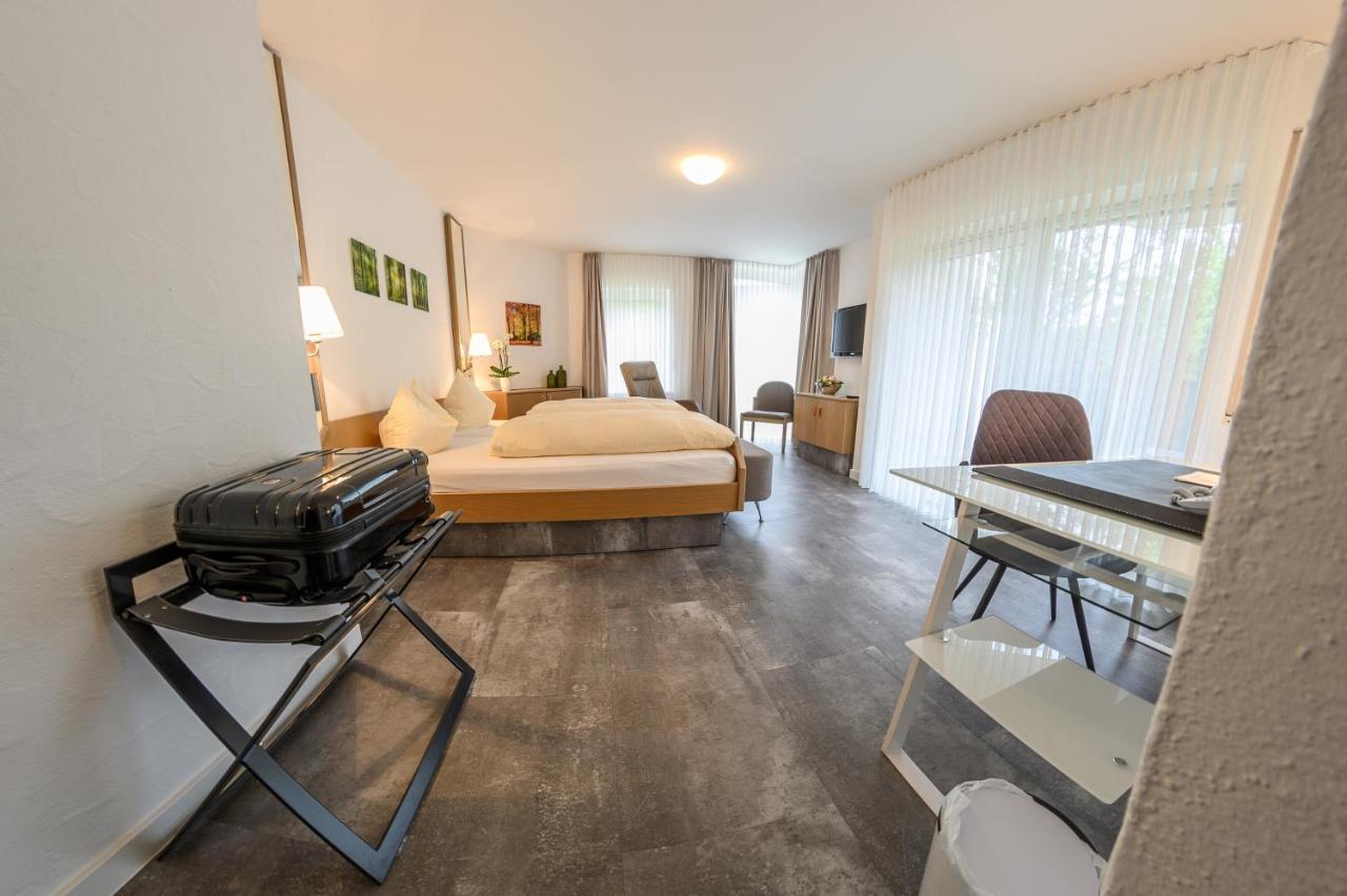 Hotel- Restaurant Zum Schwan Waldfischbach-Burgalben ภายนอก รูปภาพ