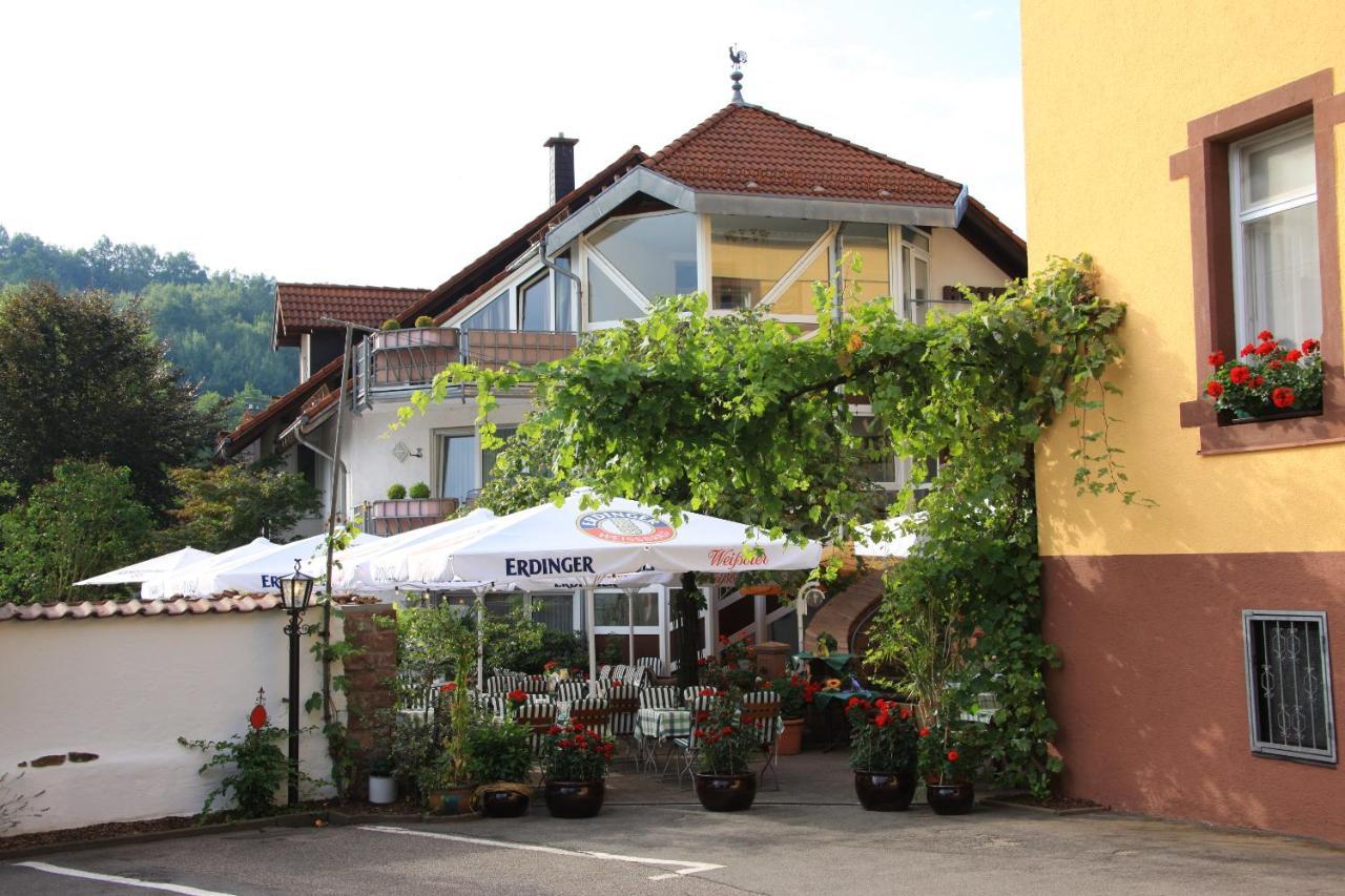 Hotel- Restaurant Zum Schwan Waldfischbach-Burgalben ภายนอก รูปภาพ