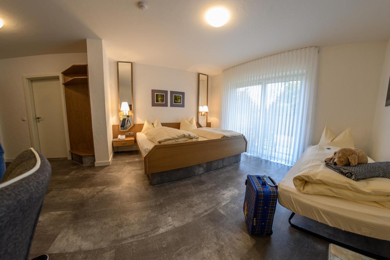 Hotel- Restaurant Zum Schwan Waldfischbach-Burgalben ภายนอก รูปภาพ