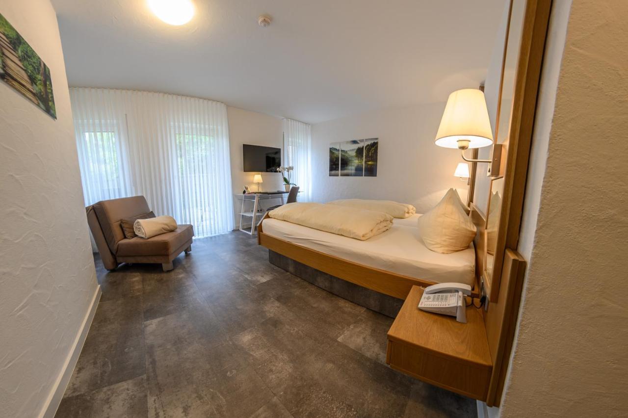 Hotel- Restaurant Zum Schwan Waldfischbach-Burgalben ภายนอก รูปภาพ