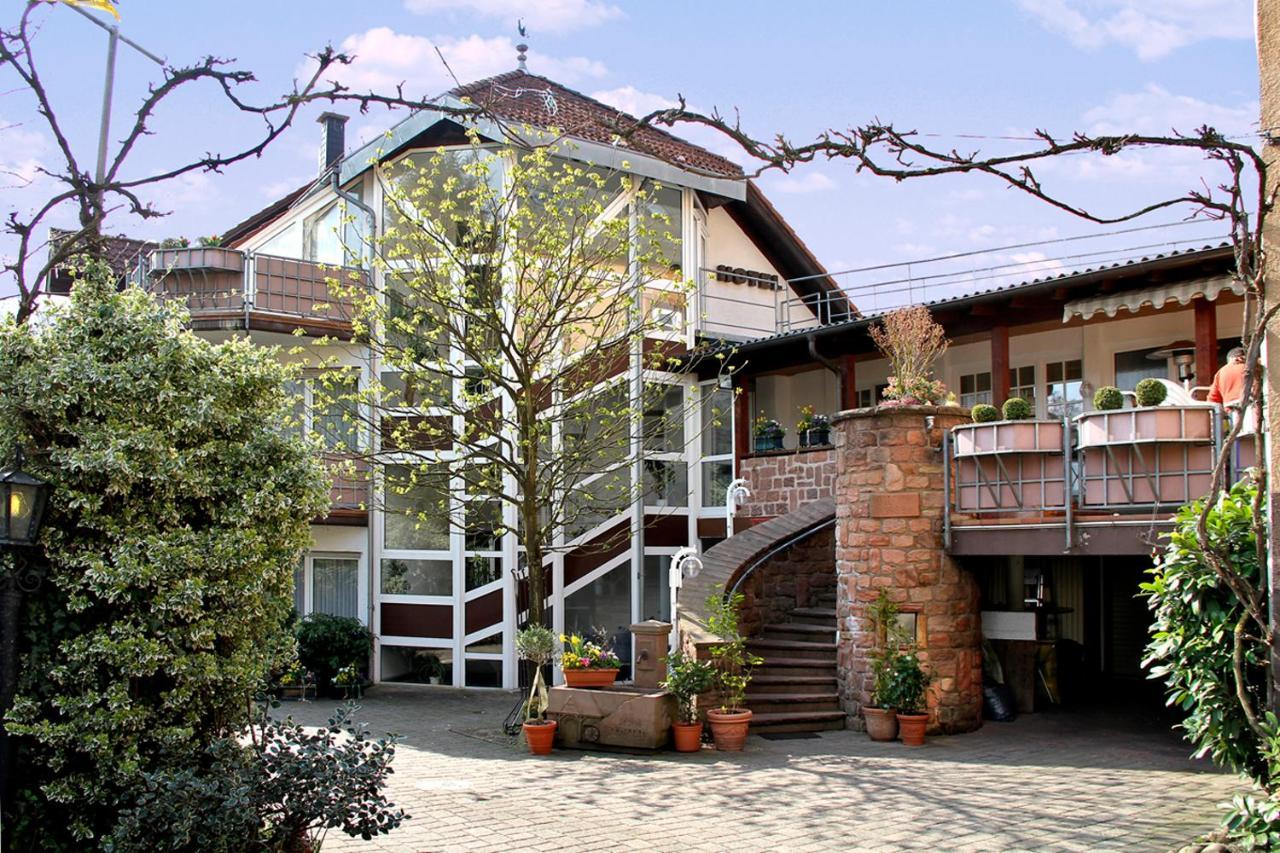 Hotel- Restaurant Zum Schwan Waldfischbach-Burgalben ภายนอก รูปภาพ
